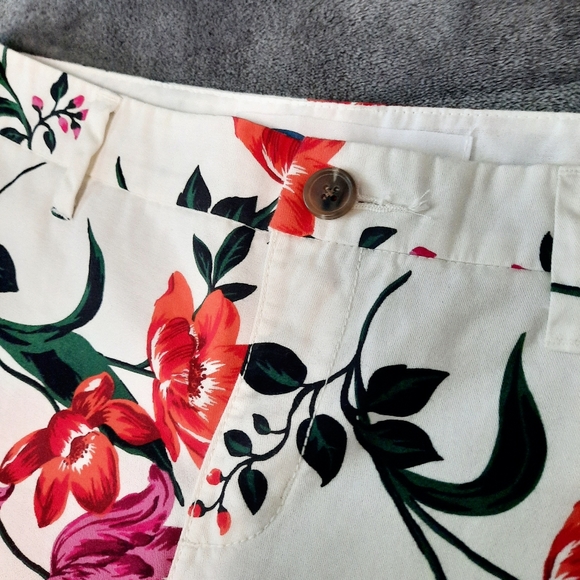 Flower everyday short sz 8 Old Navy - Picture 2 of 6